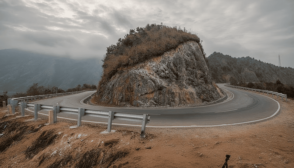 O Quy Ho Pass takes riders above the clouds with sweeping vistas of the Hoang Lien Son range
